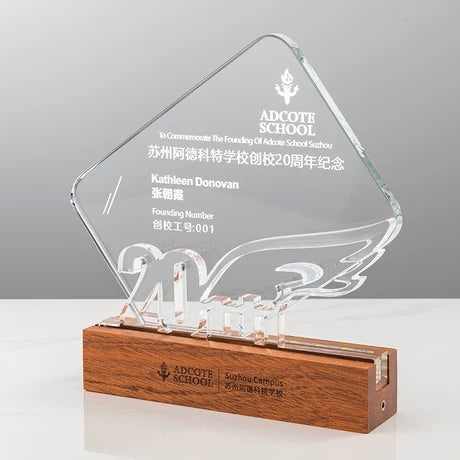 Custom engraved acrylic commemorative trophy, solid wood non‑light base, clear crystal plaque for corporate anniversary souvenir award